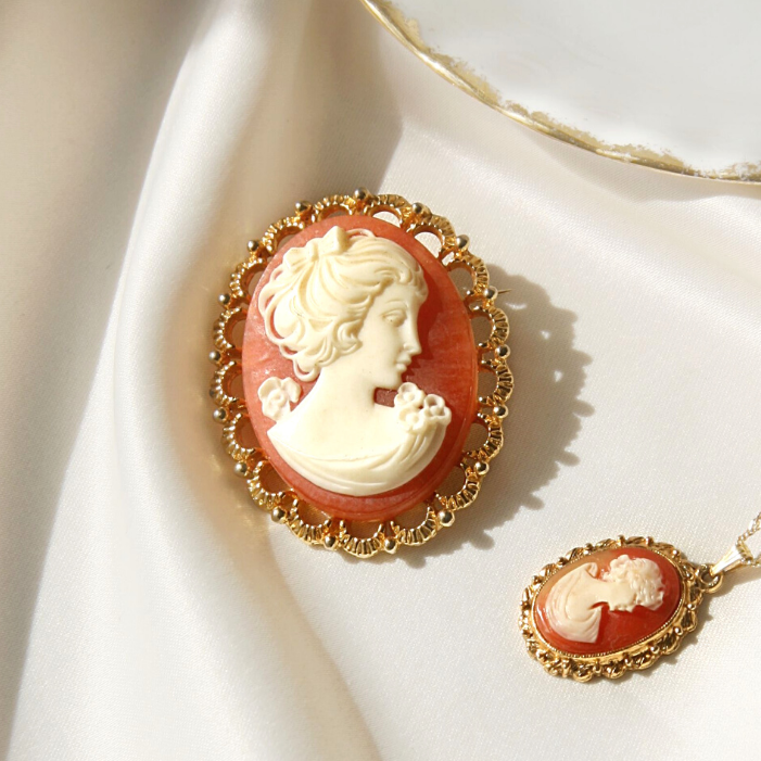 Marianne Vintage Cameo Brooch