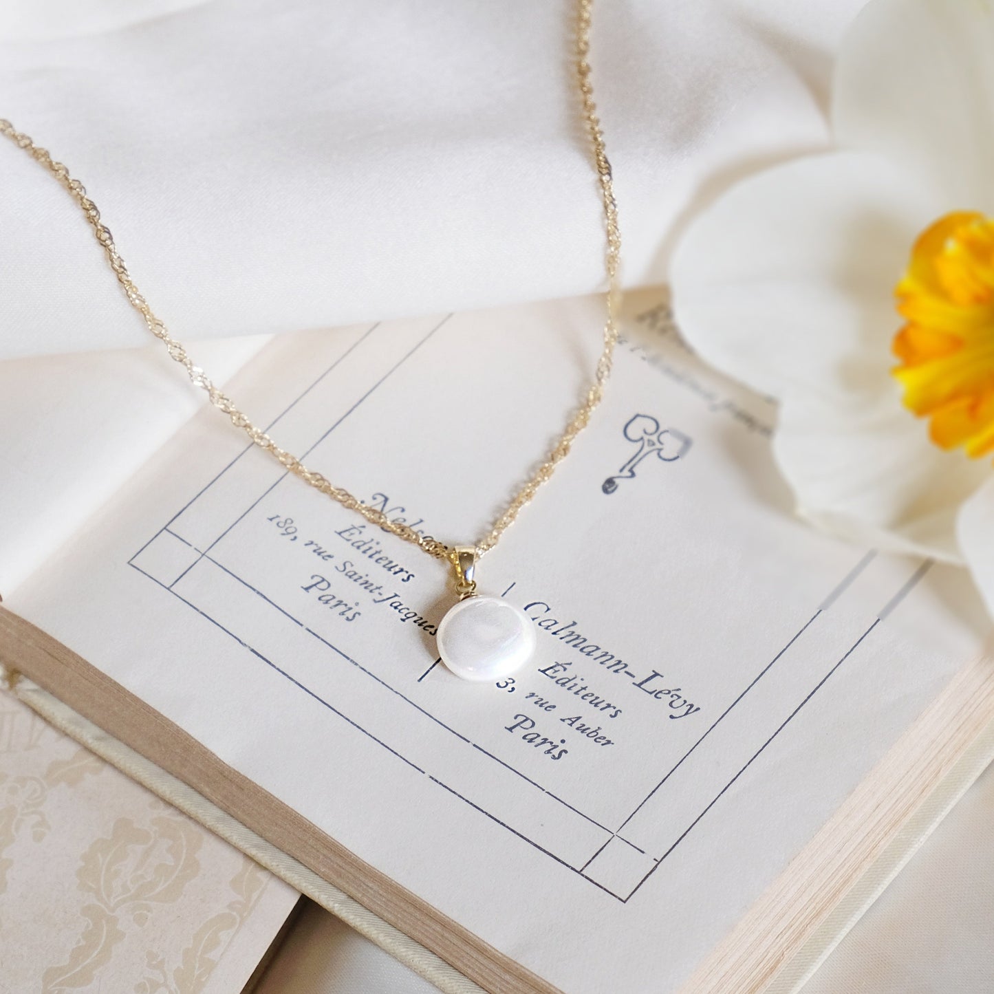 Helen of Troy inspired pearl necklace